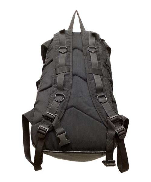 MEMENTISM（メメンティズム）mementism (メメンティズム) センタースタッズバックパック ブラックの古着・服飾アイテム