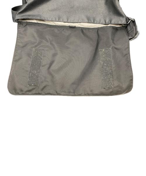 POTER（ポーター）POTER (ポーター) JAM HOMEMADE 型押しPVCメッセンジャーバッグ ブラックの古着・服飾アイテム