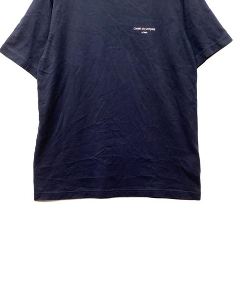 COMME des GARCONS HOMME（コムデギャルソン オム）COMME des GARCONS HOMME (コムデギャルソン オム) 綿天竺ロゴプリントTシャツ ネイビー サイズ:Lの古着・服飾アイテム