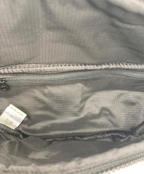 UGG（アグ）UGG (アグ) GIBBS BELT BAG PUFF ブラックの古着・服飾アイテム