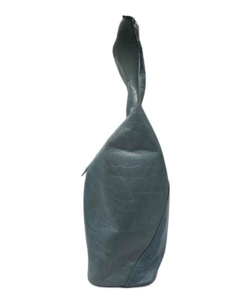 MM6 Maison Margiela（エムエムシックスメゾンマルジェラ）MM6 Maison Margiela (エムエムシックスメゾンマルジェラ) シワ加工エナメルジャパニーズバッグ スカイブルーの古着・服飾アイテム