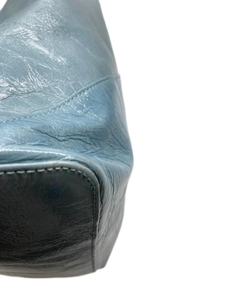 MM6 Maison Margiela（エムエムシックスメゾンマルジェラ）MM6 Maison Margiela (エムエムシックスメゾンマルジェラ) シワ加工エナメルジャパニーズバッグ スカイブルーの古着・服飾アイテム