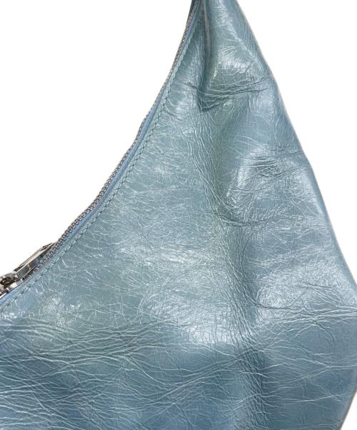 MM6 Maison Margiela（エムエムシックスメゾンマルジェラ）MM6 Maison Margiela (エムエムシックスメゾンマルジェラ) シワ加工エナメルジャパニーズバッグ スカイブルーの古着・服飾アイテム