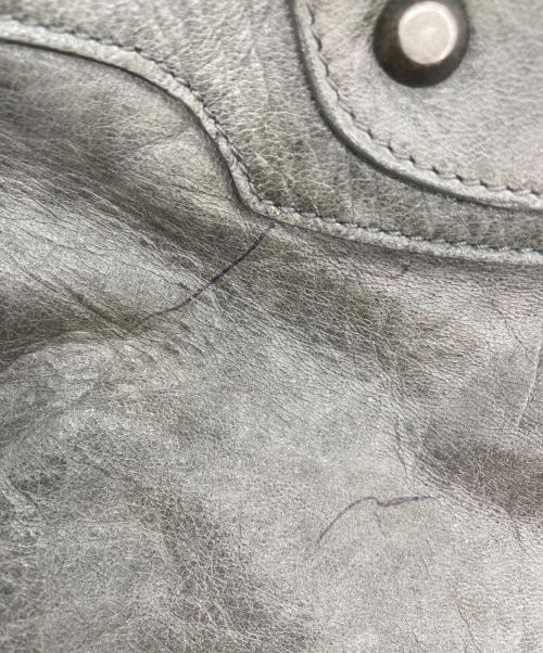 BALENCIAGA（バレンシアガ）BALENCIAGA (バレンシアガ) ザメンズデイショルダーバッグ グレーの古着・服飾アイテム