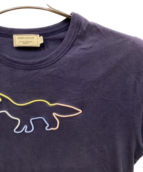 maison kitsune（メゾンキツネ）maison kitsune (メゾンキツネ) Rainbow Profile Fox Embroidery T-shirt/レインボープロファイルフォックスティーシャツ ネイビー サイズ:Lの古着・服飾アイテム