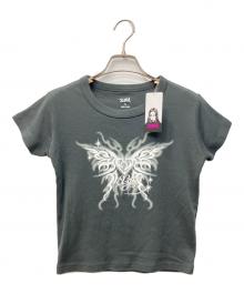 X-GIRL（エックスガール）の古着「TRIBAL BUTTERFLY S/S BABY TEE/トライバルバタフライベイビーTシャツ」｜グレー