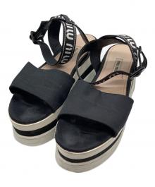 MIU MIU（ミュウミュウ）の古着「厚底ロゴストラップサンダル」｜ブラック