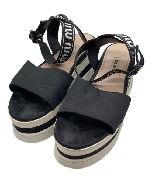 MIU MIU（ミュウミュウ）MIU MIU (ミュウミュウ) 厚底ロゴストラップサンダル ブラック サイズ:38の古着・服飾アイテム