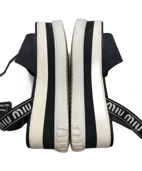 MIU MIU（ミュウミュウ）MIU MIU (ミュウミュウ) 厚底ロゴストラップサンダル ブラック サイズ:38の古着・服飾アイテム