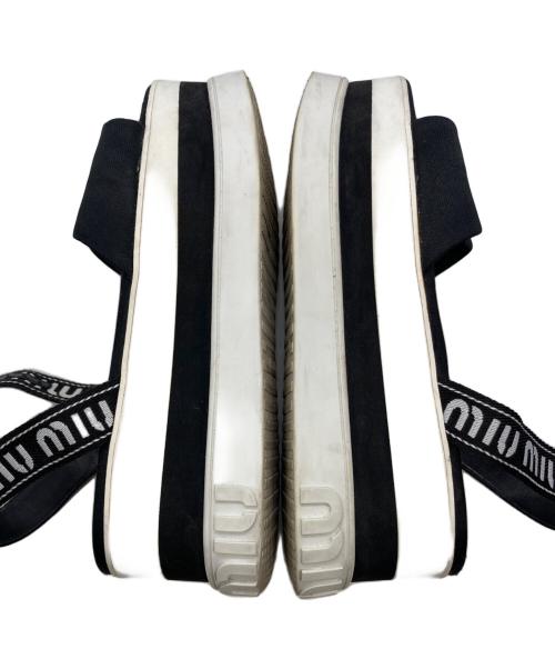 MIU MIU（ミュウミュウ）MIU MIU (ミュウミュウ) 厚底ロゴストラップサンダル ブラック サイズ:38の古着・服飾アイテム