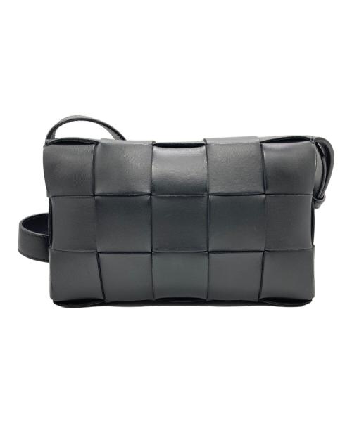 BOTTEGA VENETA（ボッテガベネタ）BOTTEGA VENETA (ボッテガベネタ) カセットショルダーバッグ ブラックの古着・服飾アイテム