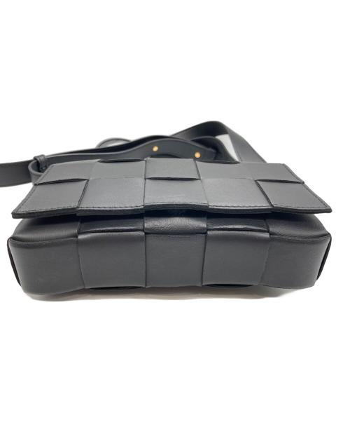 BOTTEGA VENETA（ボッテガベネタ）BOTTEGA VENETA (ボッテガベネタ) カセットショルダーバッグ ブラックの古着・服飾アイテム