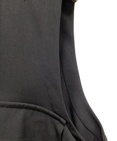Ujoh（ウジョー）Ujoh (ウジョー) STUDIOUS (ステュディオス) STUDIOUS別注 Pocket W Belted Vest/ポケットダブルベルトベスト ブラック サイズ:3の古着・服飾アイテム