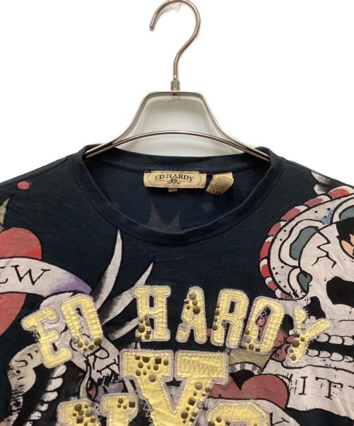 Ed Hardy（エド ハーディー）Ed Hardy (エド ハーディー) スタッズ×パッチ大判プリントTシャツ ブラック サイズ:Mの古着・服飾アイテム