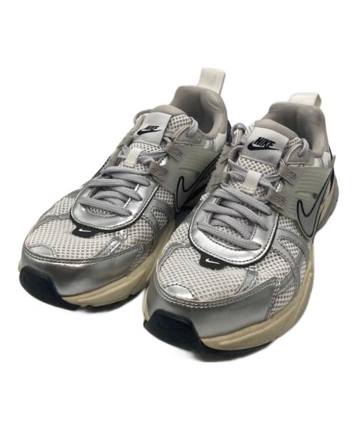 NIKE（ナイキ）NIKE (ナイキ) W V2K RUN ホワイト サイズ:25cmの古着・服飾アイテム