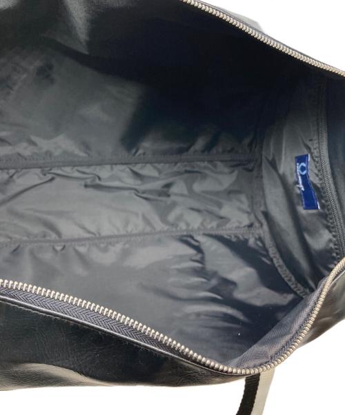 FRED PERRY（フレッドペリー）FRED PERRY (フレッドペリー) バレルバッグ ブラックの古着・服飾アイテム