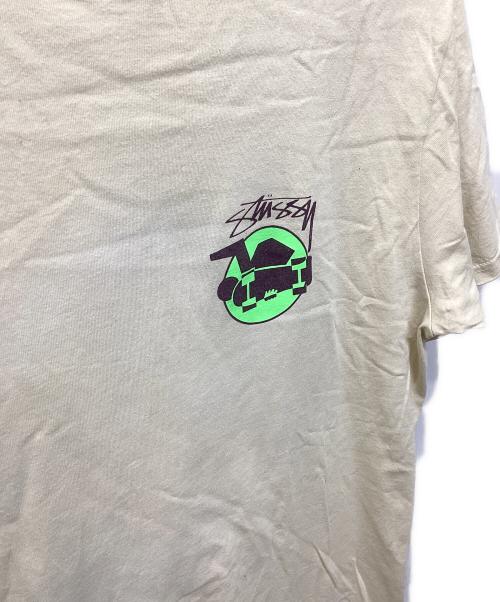 stussy（ステューシー）stussy (ステューシー) SKATEMAN TEE（スケートマンティー） ベージュ サイズ:Mの古着・服飾アイテム