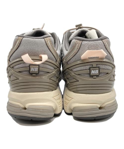 NEW BALANCE（ニューバランス）NEW BALANCE (ニューバランス) N.HOOLYWOOD (エヌ ハリウッド) INVINCIBLE (インヴィンシブル) M1906NIH コラボスニーカー ベージュ×グレー サイズ:27.5cmの古着・服飾アイテム