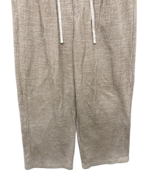 ANCELLM（アンセルム）ANCELLM (アンセルム) CUT STRIPE EASY SLACKS/カットストライプイージースラックス ベージュ サイズ:2の古着・服飾アイテム