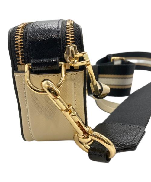 MARC JACOBS（マークジェイコブス）MARC JACOBS (マークジェイコブズ) SNAPSHOT ショルダーバッグ ベージュの古着・服飾アイテム