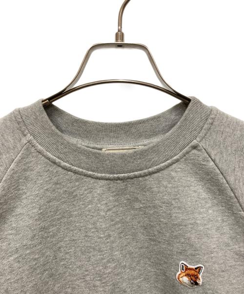maison kitsune（メゾンキツネ）maison kitsune (メゾンキツネ) フォックスヘッドパッチクルーネックスウェット グレー サイズ:Sの古着・服飾アイテム
