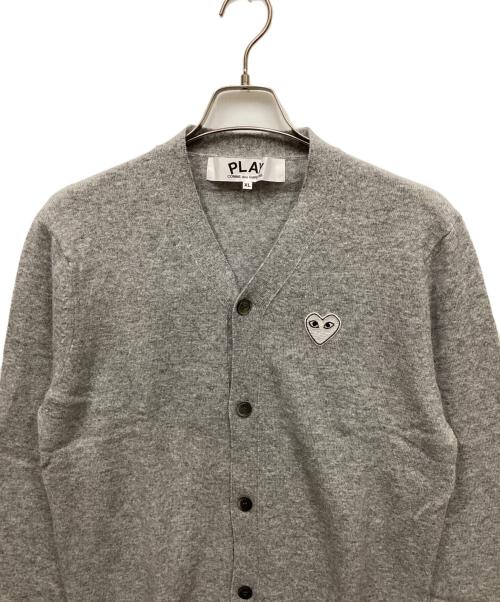 PLAY COMME des GARCONS（プレイコムデギャルソン）PLAY COMME des GARCONS (プレイコムデギャルソン) ワッペンニットカーディガン グレー サイズ:XLの古着・服飾アイテム
