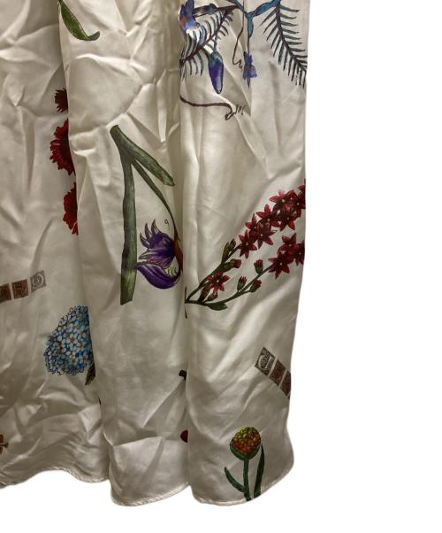 CABAN（キャバン）CABaN (キャバン) シルクボタニカルプリントロングスカート ホワイト サイズ:FREEの古着・服飾アイテム