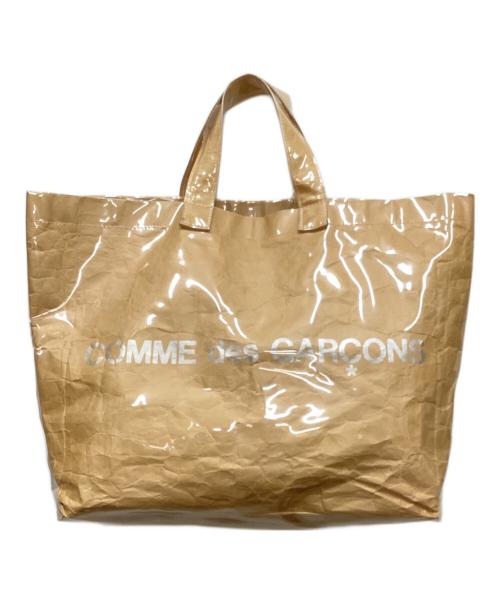 COMME des GARCONS（コムデギャルソン）COMME des GARCONS (コムデギャルソン) PVCペーパーロゴトートバッグ ベージュの古着・服飾アイテム