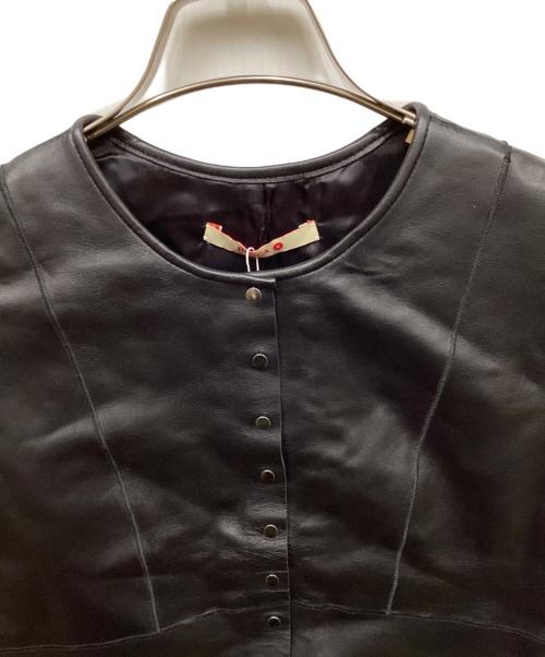 BACCA（バッカ）BACCA (バッカ) ソフトシープレザー ペプラムベスト ブラック サイズ:36 未使用品の古着・服飾アイテム