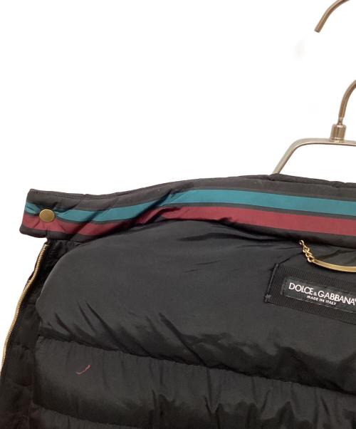 DOLCE & GABBANA（ドルチェ＆ガッバーナ）DOLCE & GABBANA (ドルチェ＆ガッバーナ) バロック調プリントダウンジャケット ブラック サイズ:48の古着・服飾アイテム