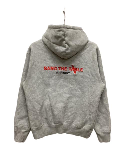 vault room（ボルトルーム）VAULT ROOM (ボルトルーム) BANG THE TABLE HOODIE/バング ザ テーブル フーディー グレー サイズ:Lの古着・服飾アイテム