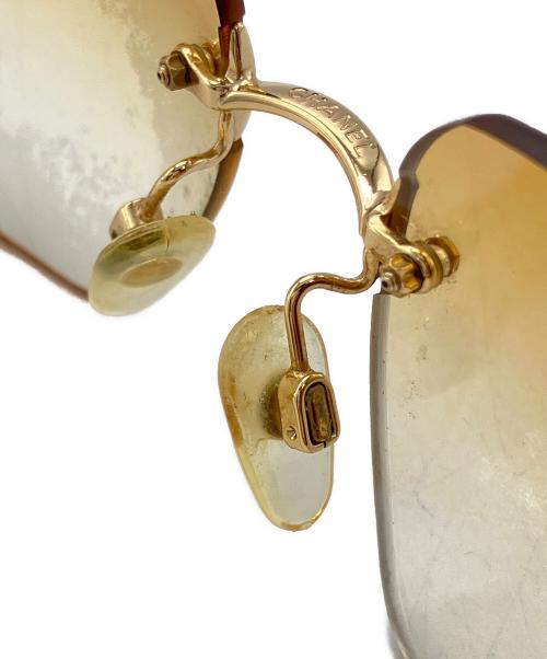 CHANEL（シャネル）CHANEL (シャネル) リムレス ココマーク サングラス ブラウン サイズ:62□17 120の古着・服飾アイテム