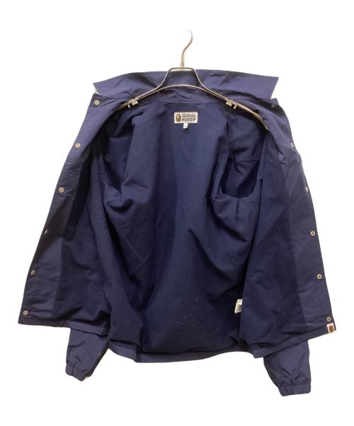 A BATHING APE（ア ベイシング エイプ）A BATHING APE (アベイシングエイプ) ロゴコーチジャケット ネイビー サイズ:Mの古着・服飾アイテム