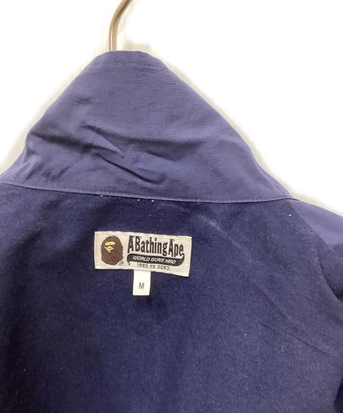 A BATHING APE（ア ベイシング エイプ）A BATHING APE (アベイシングエイプ) ロゴコーチジャケット ネイビー サイズ:Mの古着・服飾アイテム