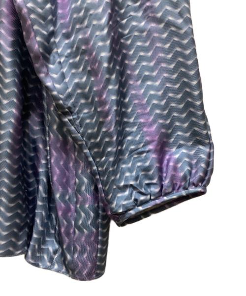 GIORGIO ARMANI（ジョルジョアルマーニ）GIORGIO ARMANI (ジョルジョアルマーニ) 総柄ボリュームスリーブブラウス ブルー サイズ:48の古着・服飾アイテム