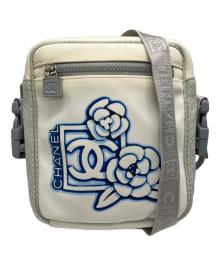 CHANEL（シャネル）の古着「カメリア スポーツラインショルダーバッグ」｜ホワイト