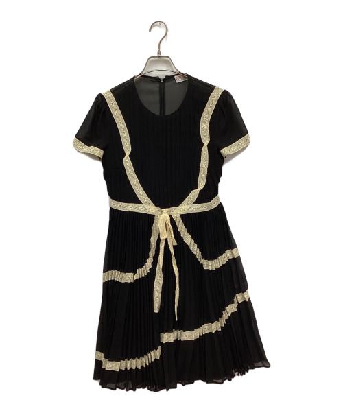 RED VALENTINO（レッドヴァレンティノ）RED VALENTINO (レッドヴァレンティノ) リボンエンブロイダリープリーツワンピース ブラック サイズ:38の古着・服飾アイテム
