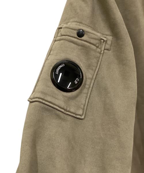 C.P COMPANY（シーピーカンパニー）C.P COMPANY (シーピーカンパニー) Brushed and Emerized Diagonal Fleece Lens Crew Neck Sweatshirt ベージュ サイズ:Lの古着・服飾アイテム
