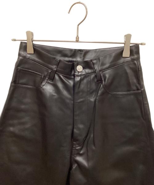 Curensology（カレンソロジー）Curensology (カレンソロジー) フェイクレザーカーヴィーパンツ ブラック サイズ:36の古着・服飾アイテム