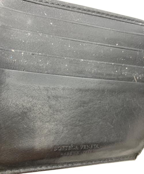 BOTTEGA VENETA（ボッテガベネタ）BOTTEGA VENETA (ボッテガベネタ) イントレチャート2つ折り財布 ブラックの古着・服飾アイテム