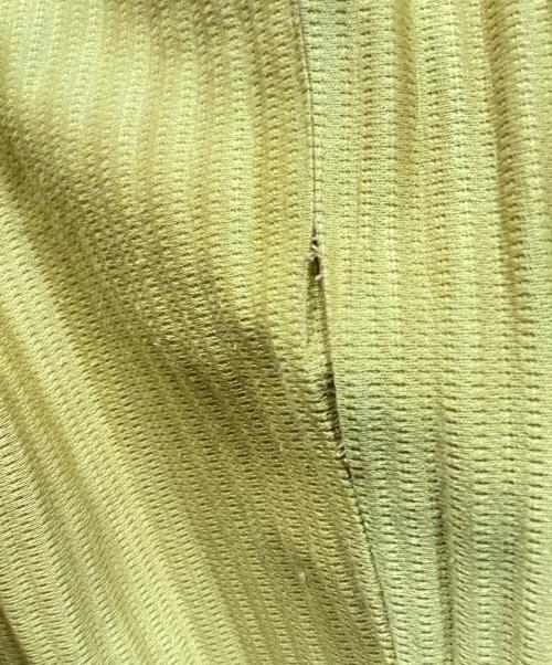 HOMME PLISSE ISSEY MIYAKE（オム プリッセ イッセイ ミヤケ）HOMME PLISSE ISSEY MIYAKE (オム プリッセ イッセイ ミヤケ) BOW プリーツパンツ イエロー サイズ:1の古着・服飾アイテム