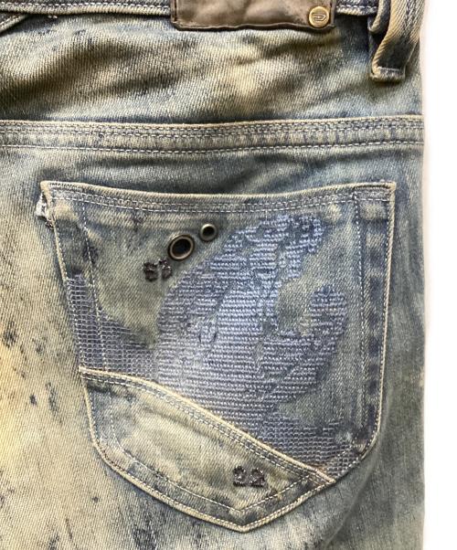 DIESEL（ディーゼル）DIESEL (ディーゼル) パッチーペイントデニムパンツ インディゴ サイズ:W31の古着・服飾アイテム