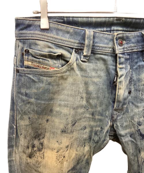 DIESEL（ディーゼル）DIESEL (ディーゼル) パッチーペイントデニムパンツ インディゴ サイズ:W31の古着・服飾アイテム