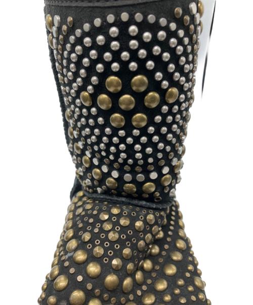 UGG（アグ）UGG (アグ) JIMMY CHOO (ジミーチュウ) スタッズムートンブーツ ブラック サイズ:24cmの古着・服飾アイテム