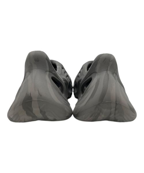 adidas（アディダス）adidas (アディダス) YZY FOAM RNR グレー サイズ:27.5cmの古着・服飾アイテム