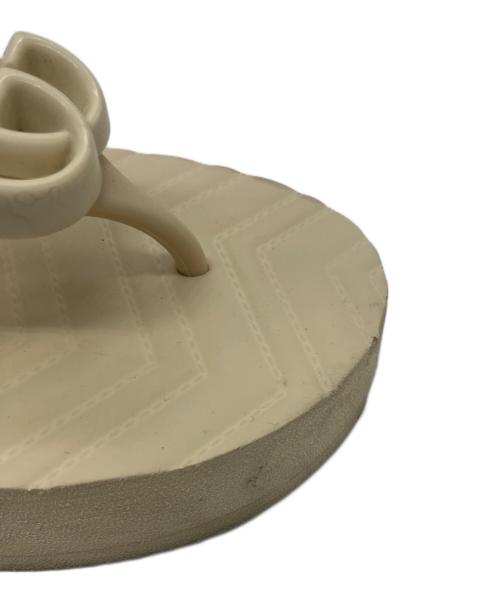 GUCCI（グッチ）GUCCI (グッチ) シェプロン GG マーモットラバートングサンダル アイボリー サイズ:37の古着・服飾アイテム