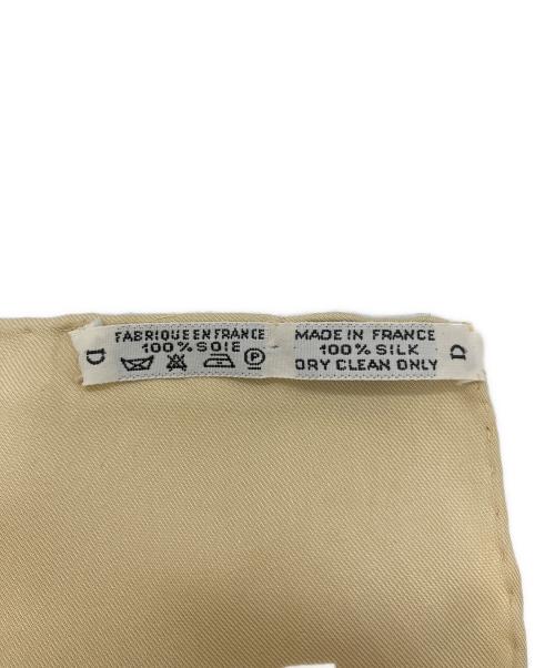 HERMES（エルメス）HERMES (エルメス) Couvee d'Hermes シルクスカーフ ベージュの古着・服飾アイテム