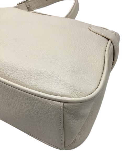 Hoaw.（ハァウ）Hoaw. (ハァウ) スクエアショルダーバッグ アイボリーの古着・服飾アイテム