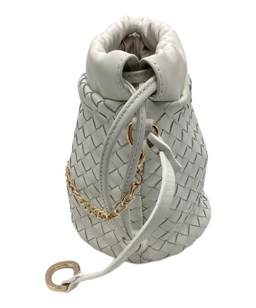 innue（イヌエ）INNUE (イヌエ) Drawstring bag / イントレチャートハンドバッグ ホワイトの古着・服飾アイテム