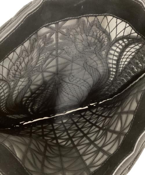 Mame Kurogouchi（マメクロゴウチ）mame kurogouchi (マメクロゴウチ) Cording Embroidery Round Tote Bag / コード刺繍トートバッグ ブラックの古着・服飾アイテム